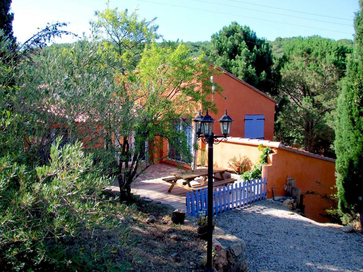 La Briardiere Camélas Buitenkant foto